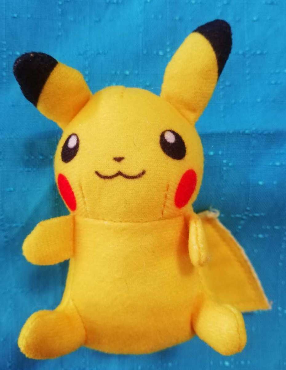 Small Pikachu plush little toy. 10cm.