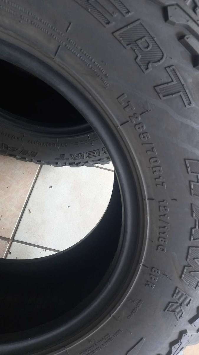 285/70/17(4) Desert Hawk tyres. 70% life