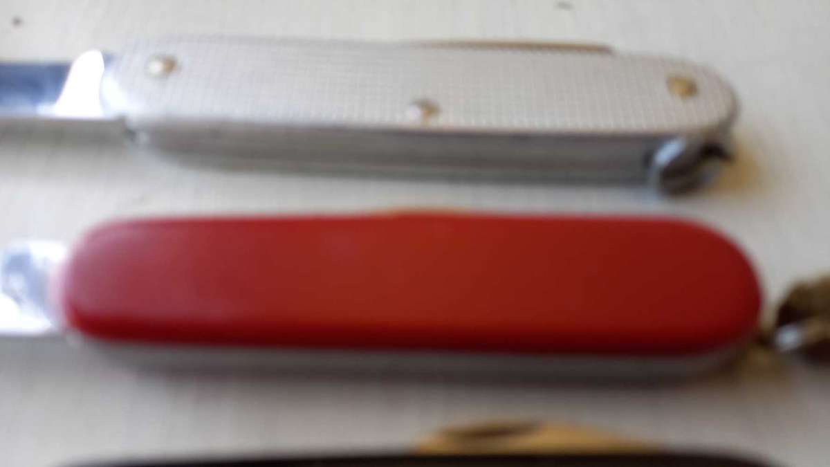 Knife collection border war Era Victorinoxes