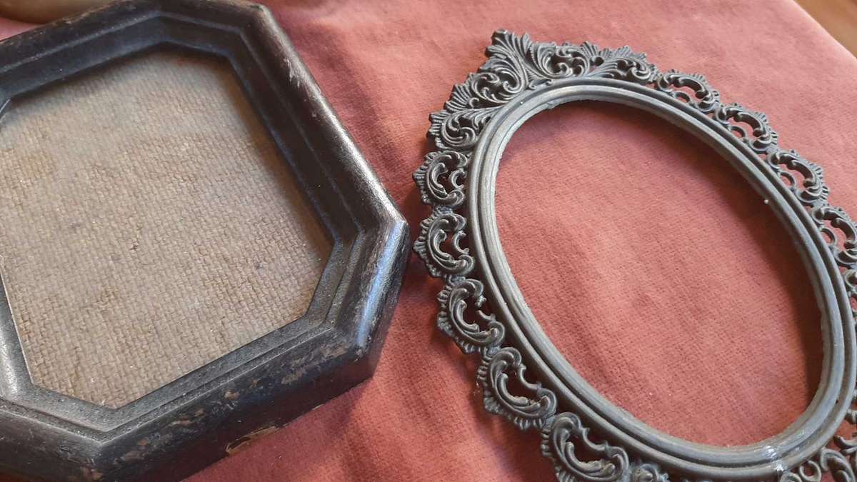 Job lot of small vintage frames