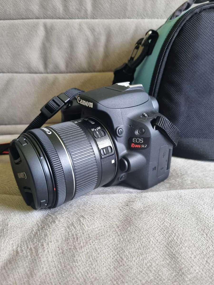Canon EOS  Rebel SL2/200D