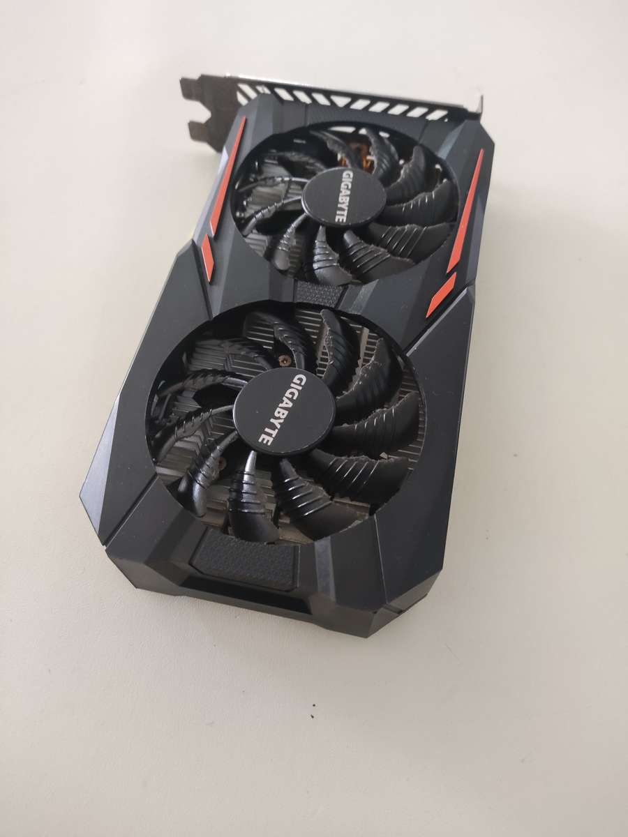 Gigabyte GTX1050 Ti 4GB GDDR5 Graphics card**No External power Needed**Amazing Little card