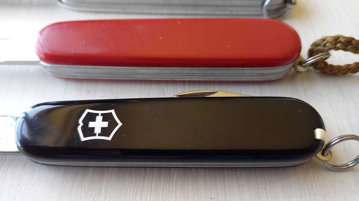 Knife collection border war Era Victorinoxes