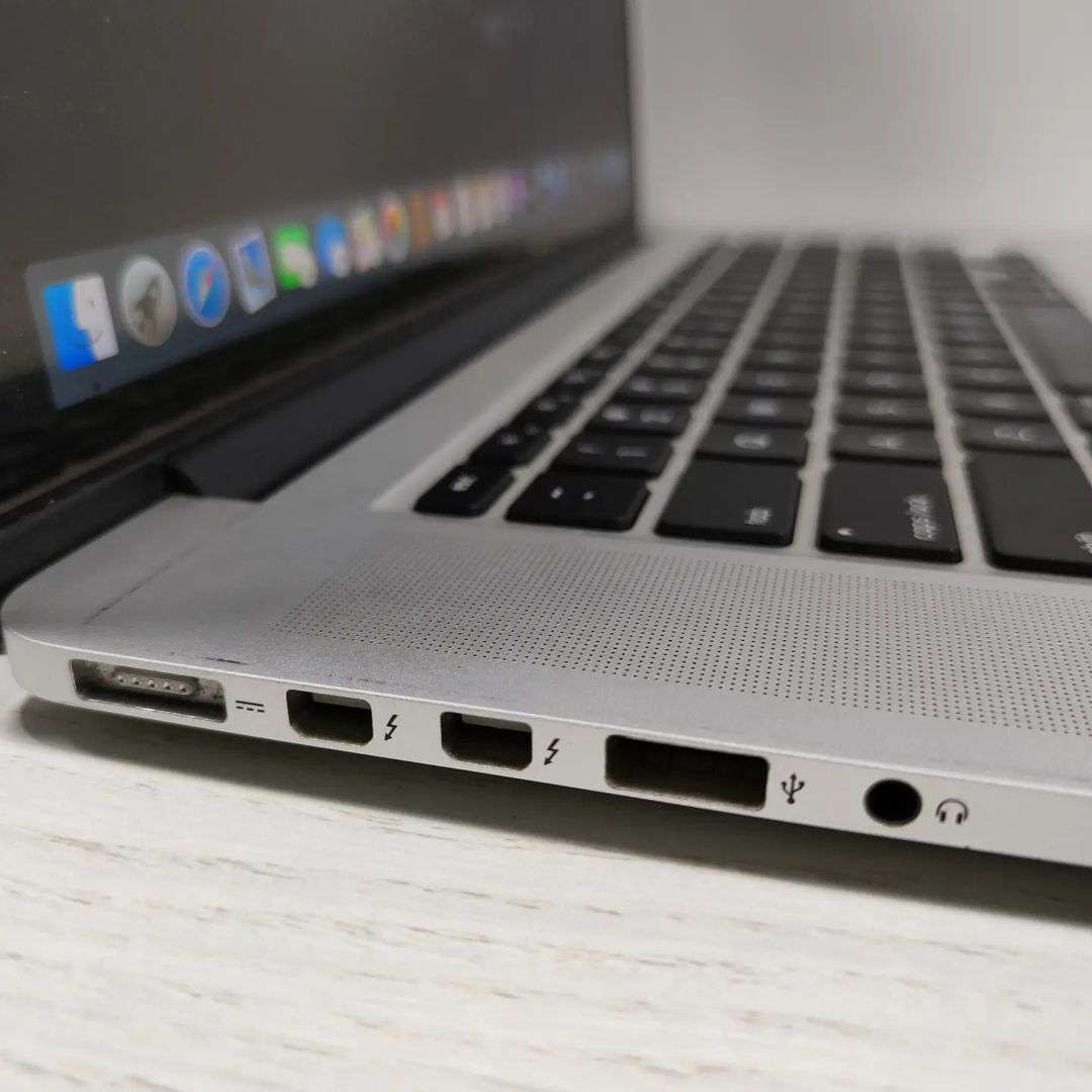 Apple macbook pro 15 inch Retina Display 2014 Model Quad Core i7