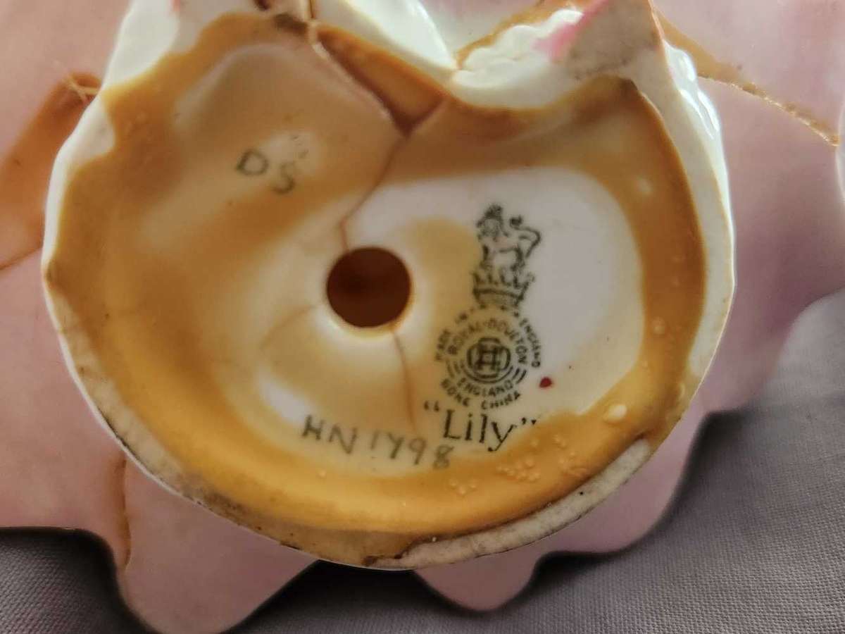 Rare and highly collectable porcelain figurines - please read