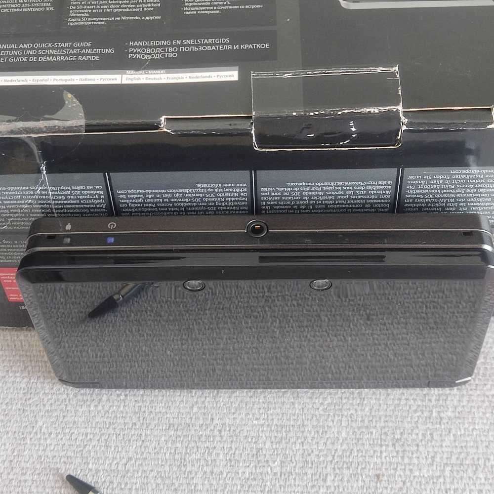 Nintendo 3ds European region Console +box