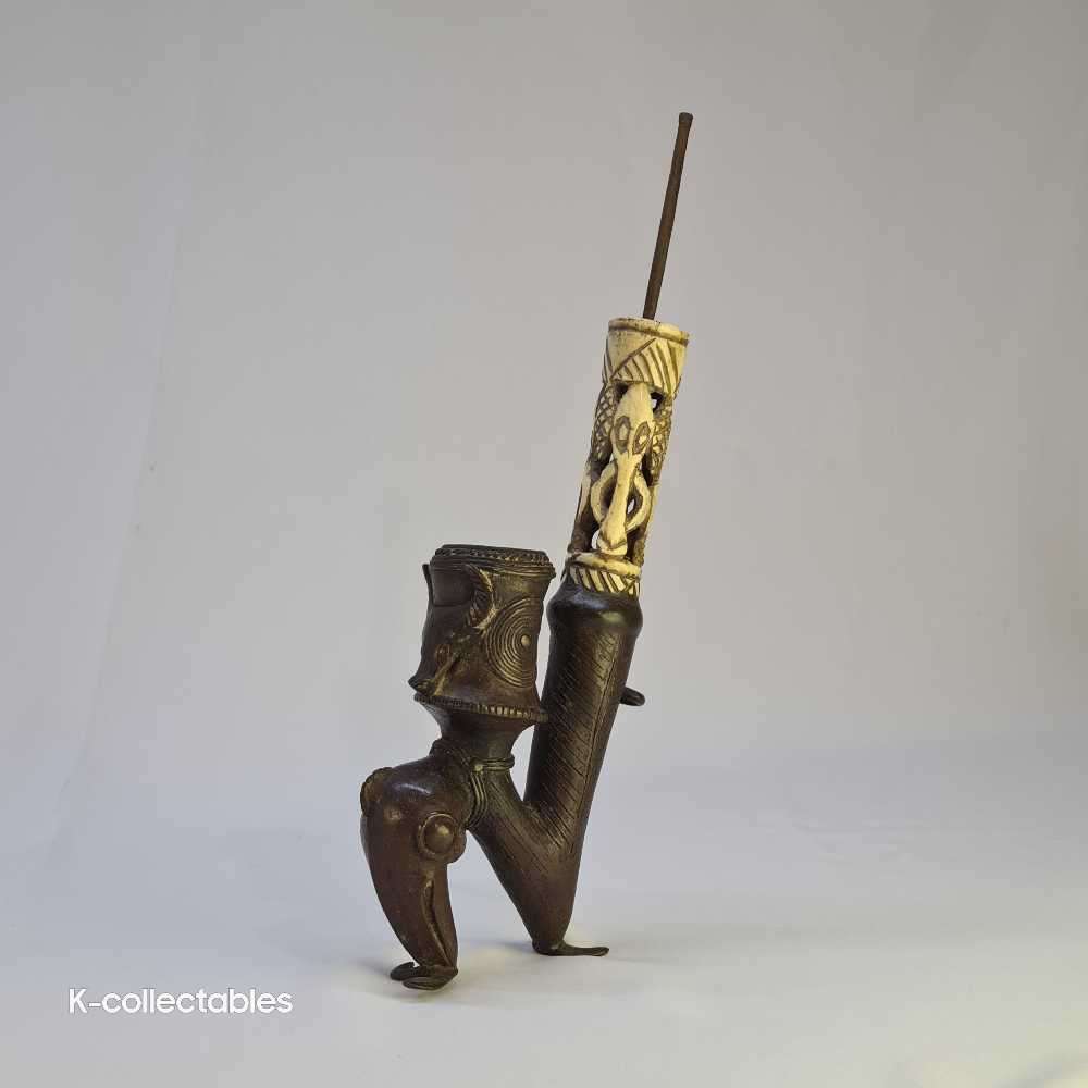 Bamum, Cameroon Grasslands antique ceremonial and prestige bone and bronze pipe. King's pipe