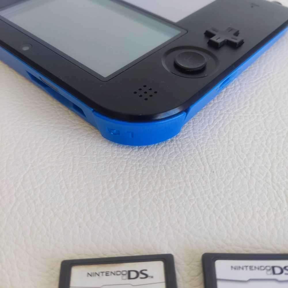 Nintendo 2DS (Wedge) Console +Games