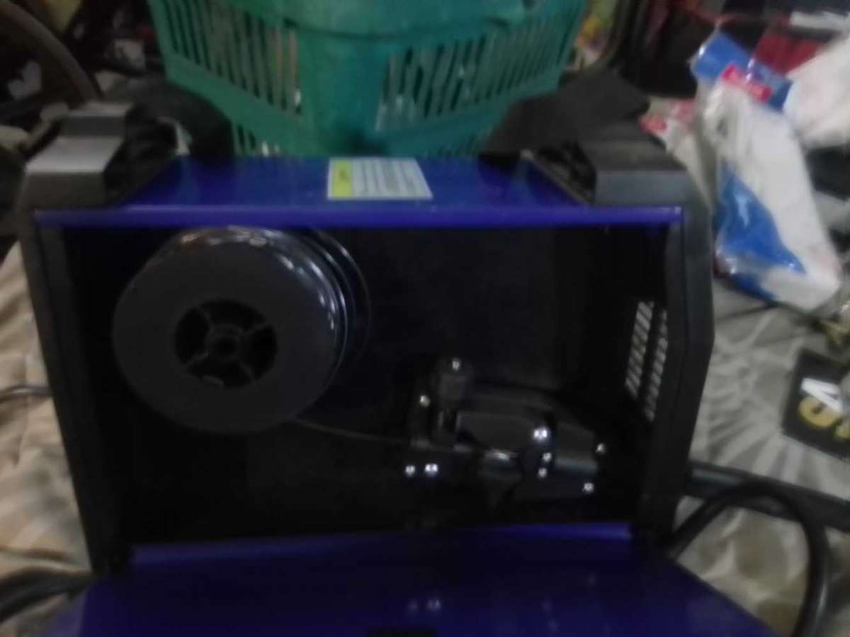 MIG 135E welder nearly new