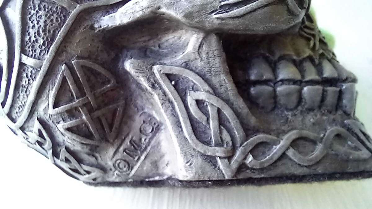 Skull Celtic ornament/figurine