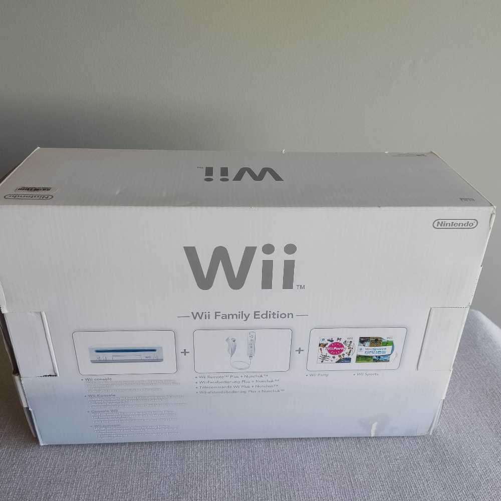 Nintendo Wii Family Edition Wii with Wii party+wii Sports