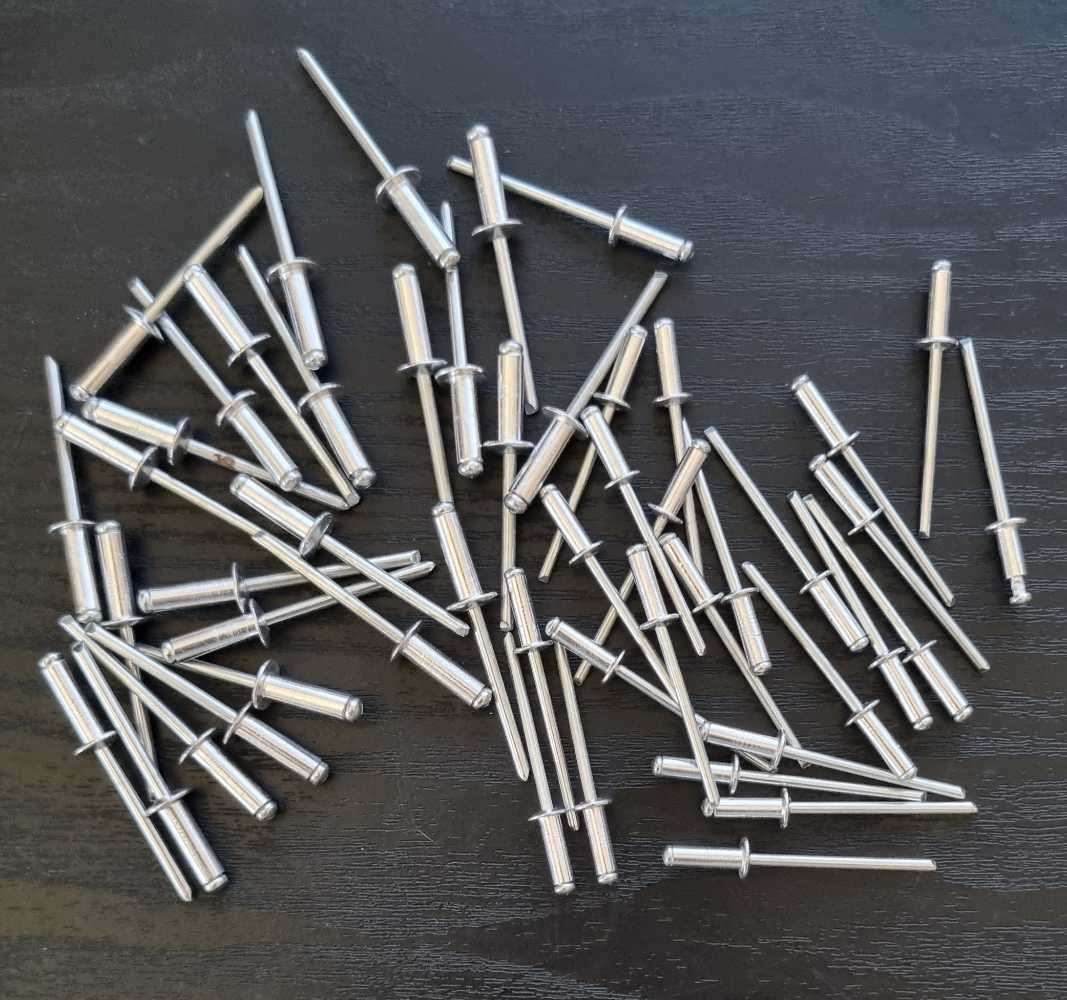 Brand new 9,5` Hand riveter with 50 free rivets