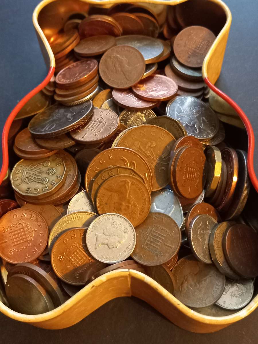 190 Mixed UK Coins in Vintage British Sweets Tin