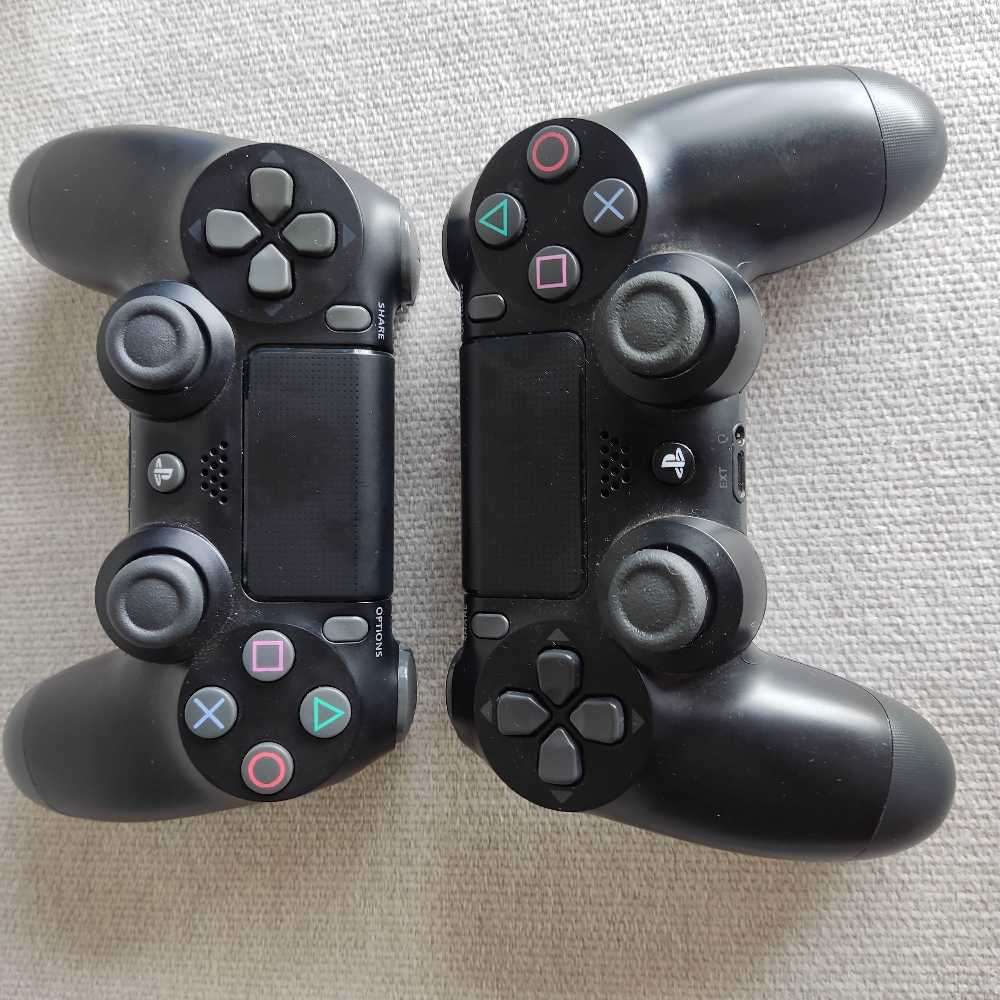 Playstation 4 Slim 1Tb +2 controllers  plus One game