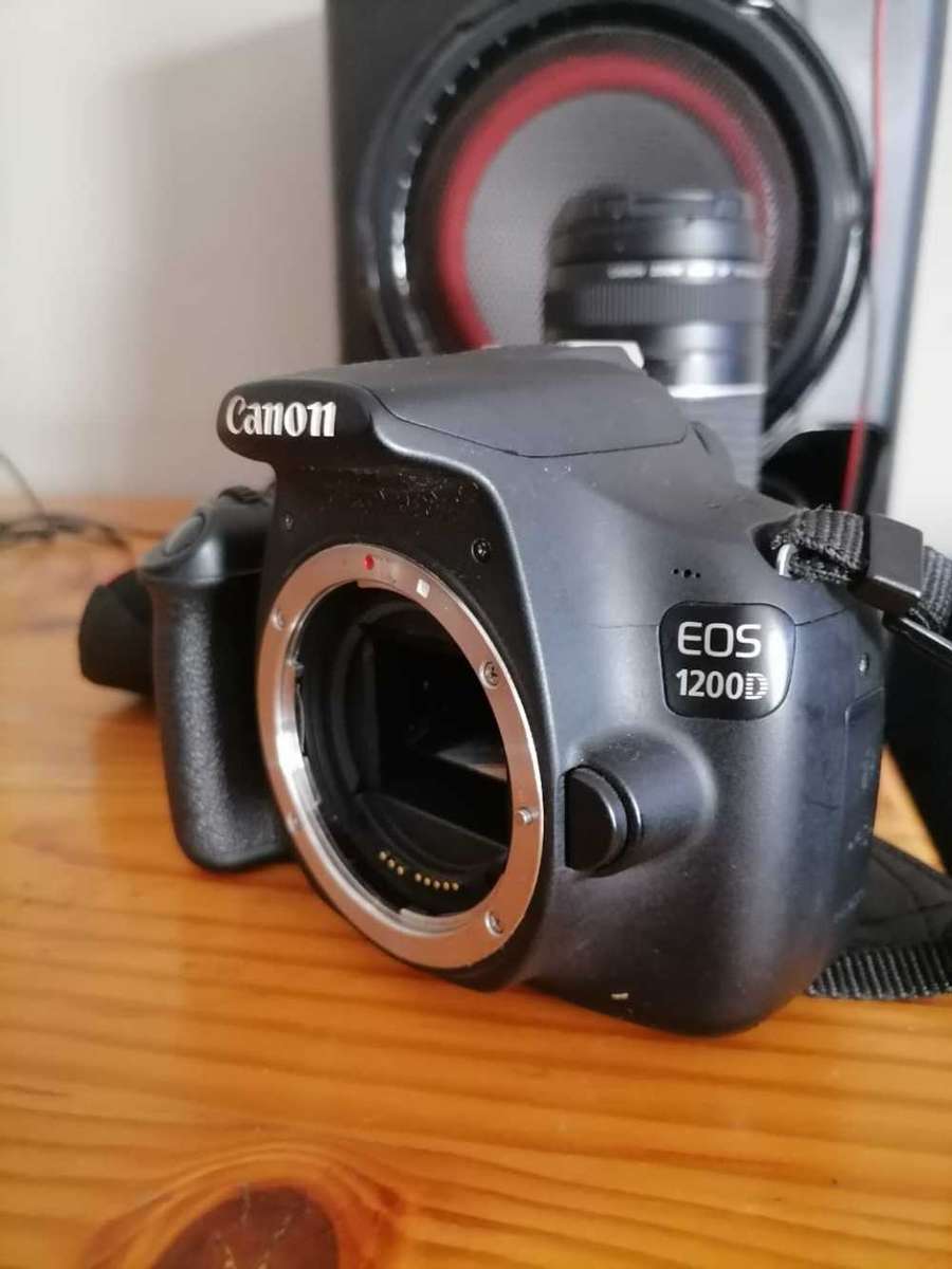 Canon 1200D DSLR bundle with 70-300mm lens and bag
