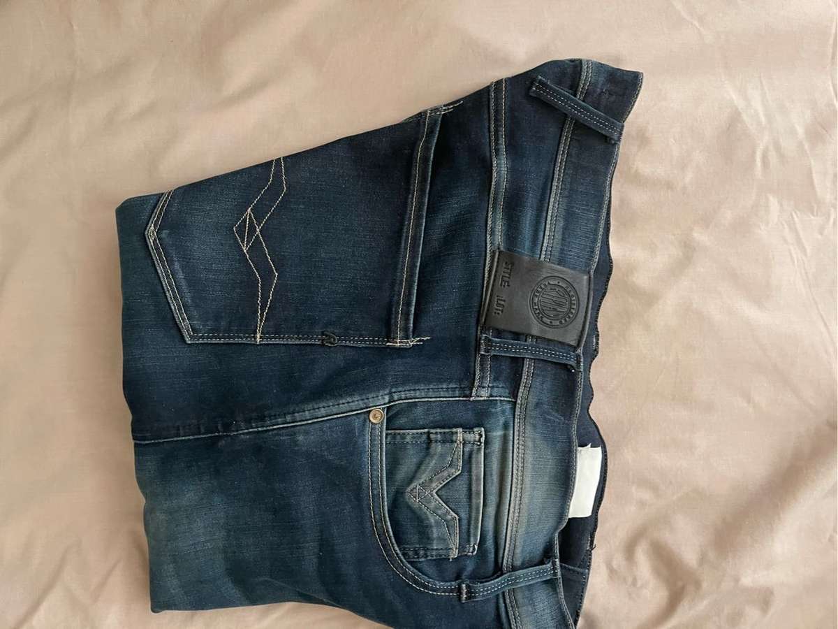 Replay blue jeans in great condition size 32 hyperflex anbass