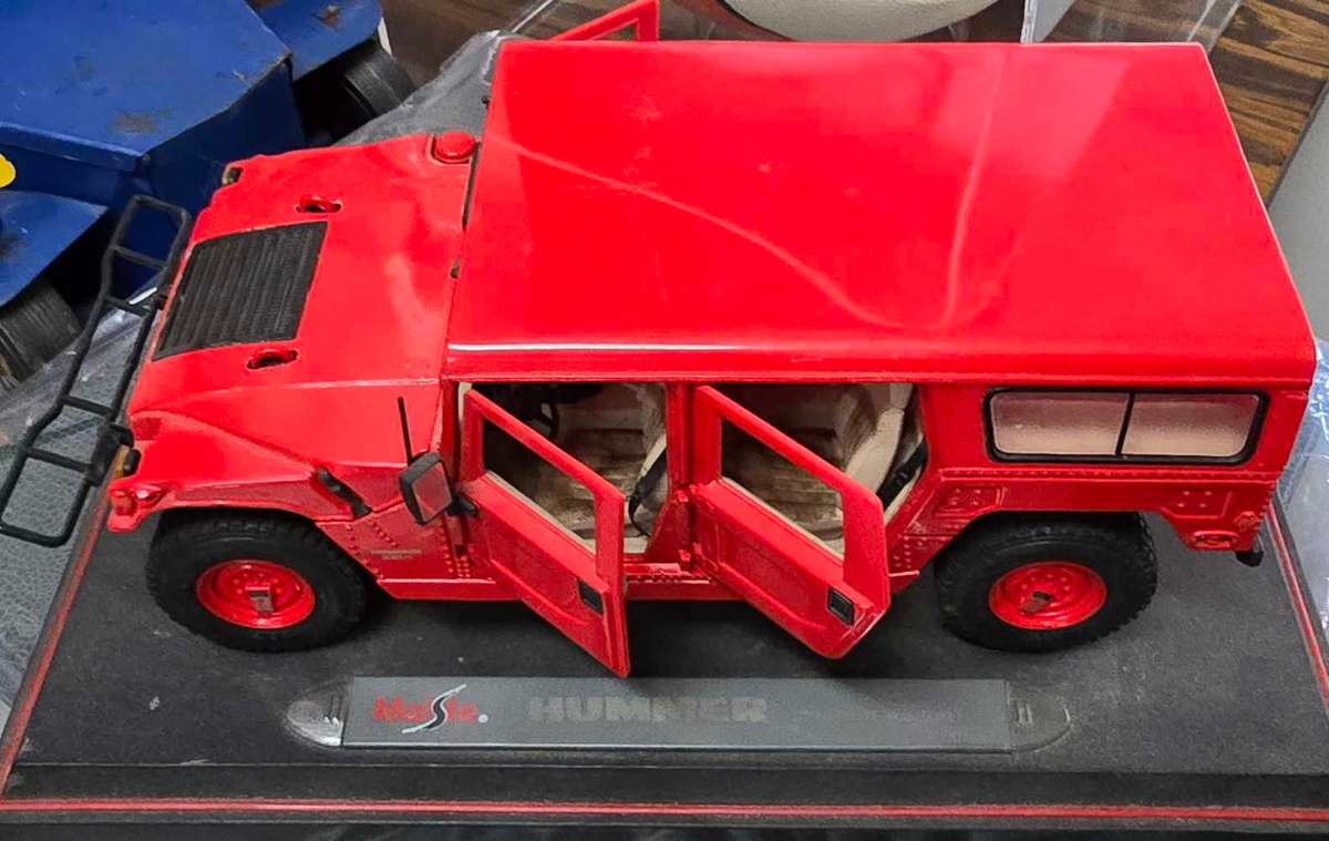 Highly collectable 1:18 Hummer Stationwagon