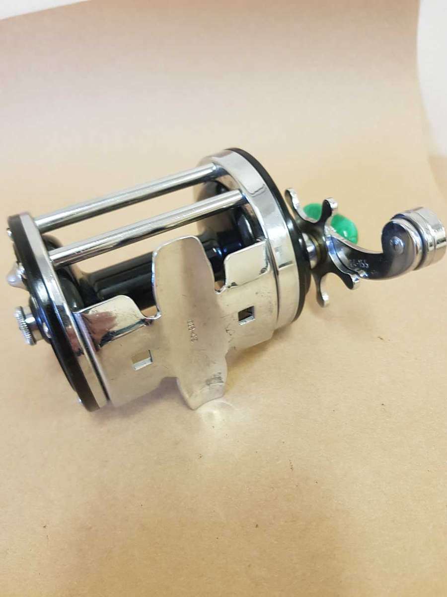 Penn 200 Surfmaster . Backelite spool.