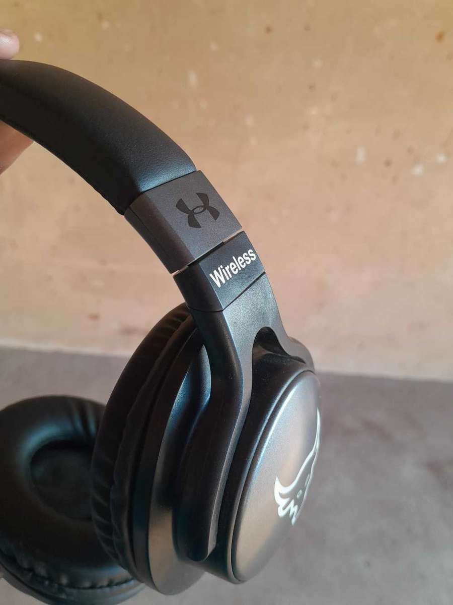 UNDER ARMOUR WIRELESS HEADPHONES