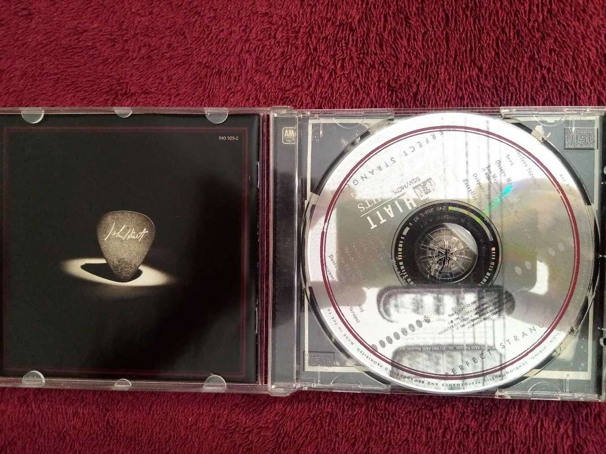 JOHN HIATT - GREATEST HITS