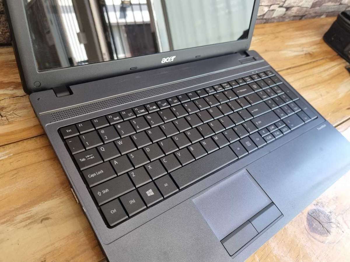 Acer Travel Mate Core i3/ 6GB RAM/ 500GB HDD/ Windows 10 Pro