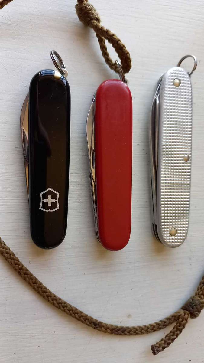 Knife collection border war Era Victorinoxes