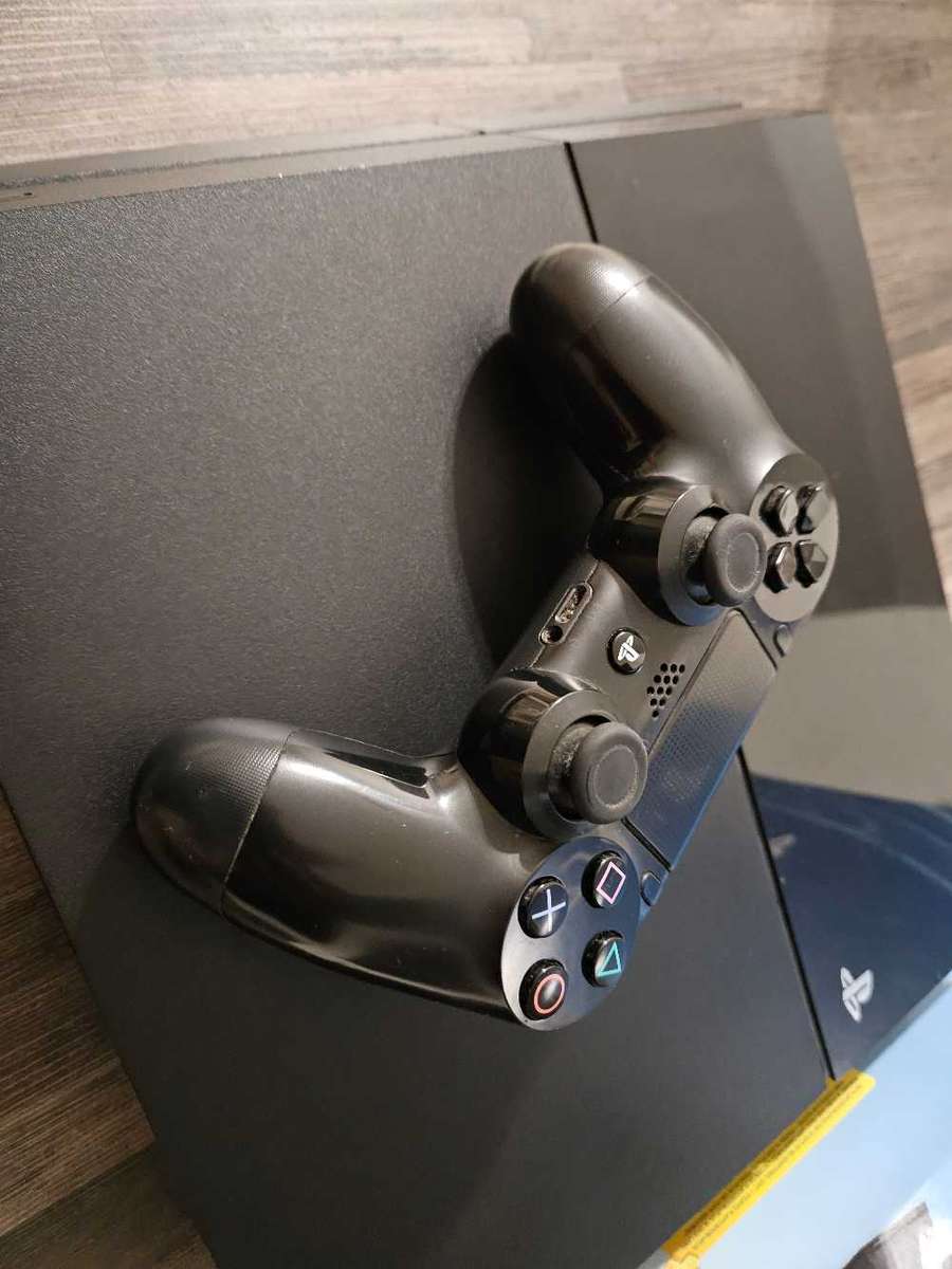 Playstation 4 Console