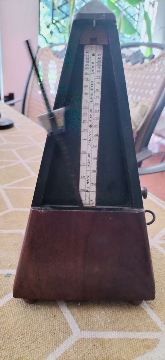 Vintage Metronome Working