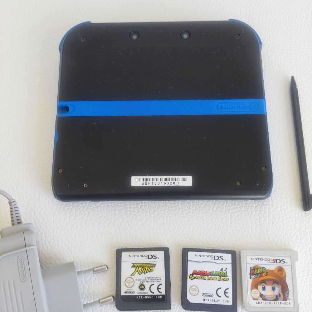 Nintendo 2DS (Wedge) Console +Games