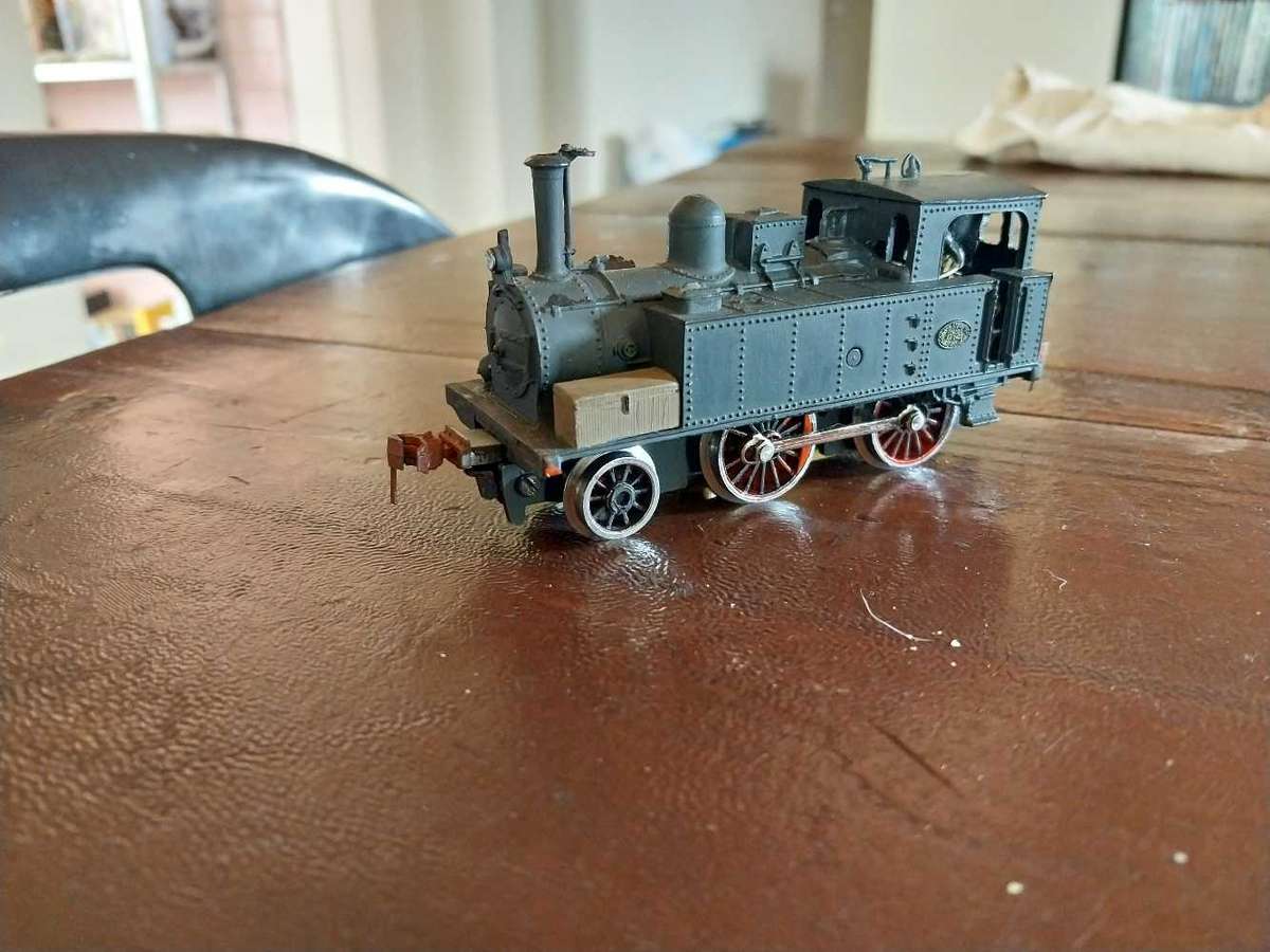 Elecrotrein 2-4-0 steam loco