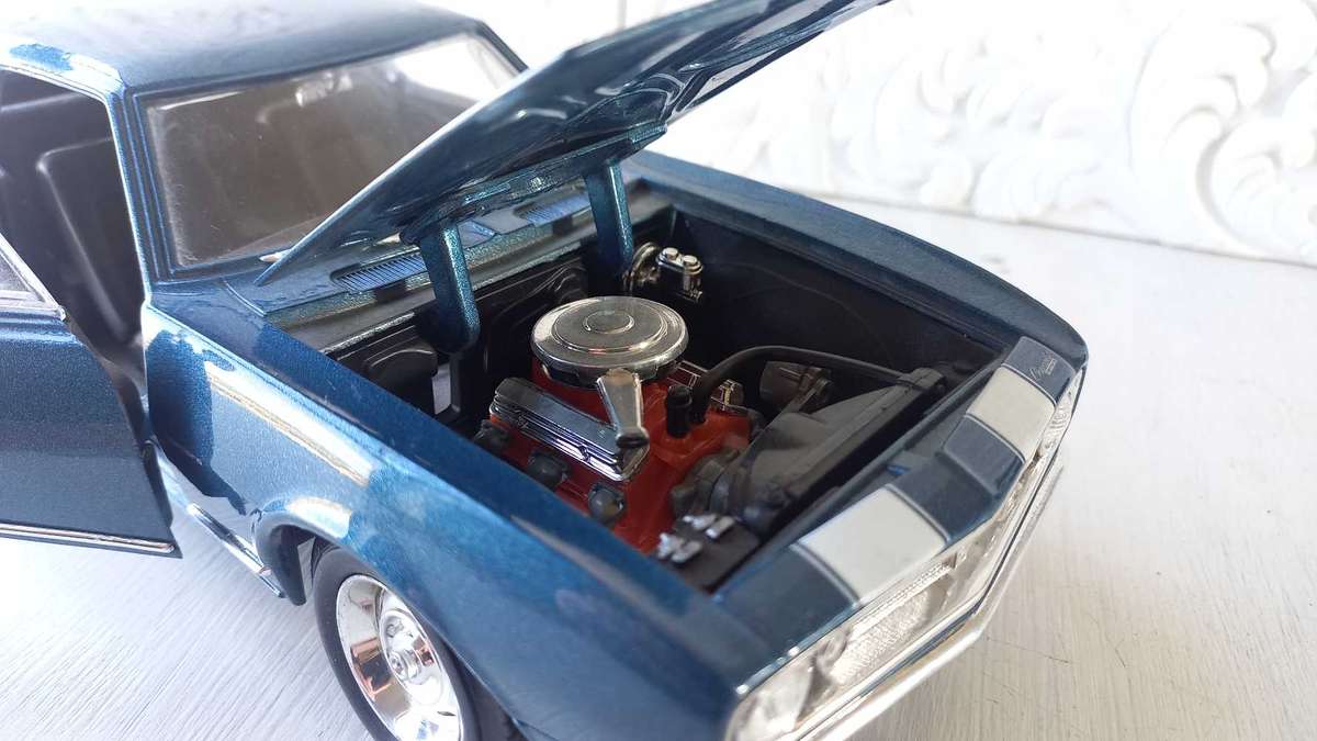 Chevrolet Camaro z28 by Road Legends