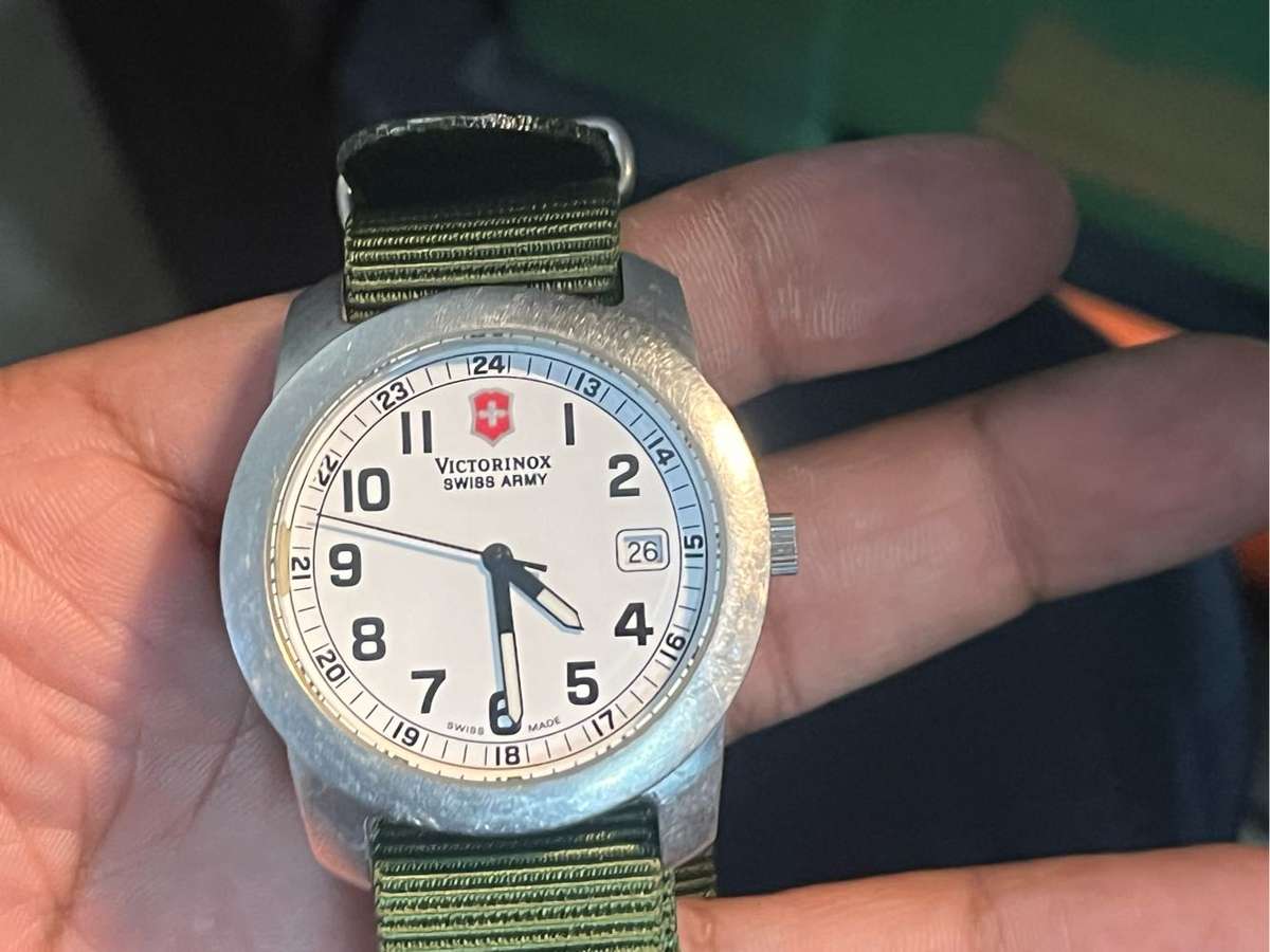 VICTORINOX SWISS ARMY WATCH