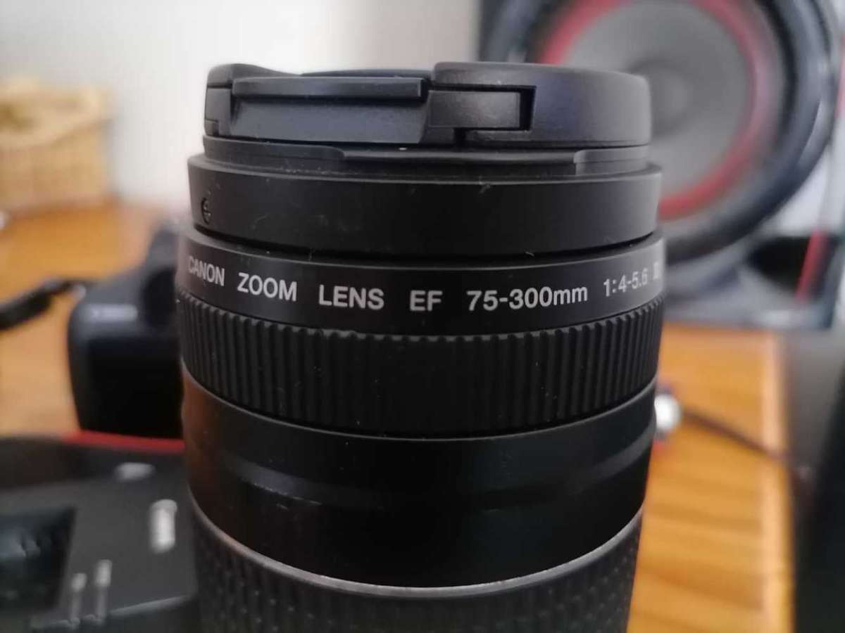 Canon 1200D DSLR bundle with 70-300mm lens and bag