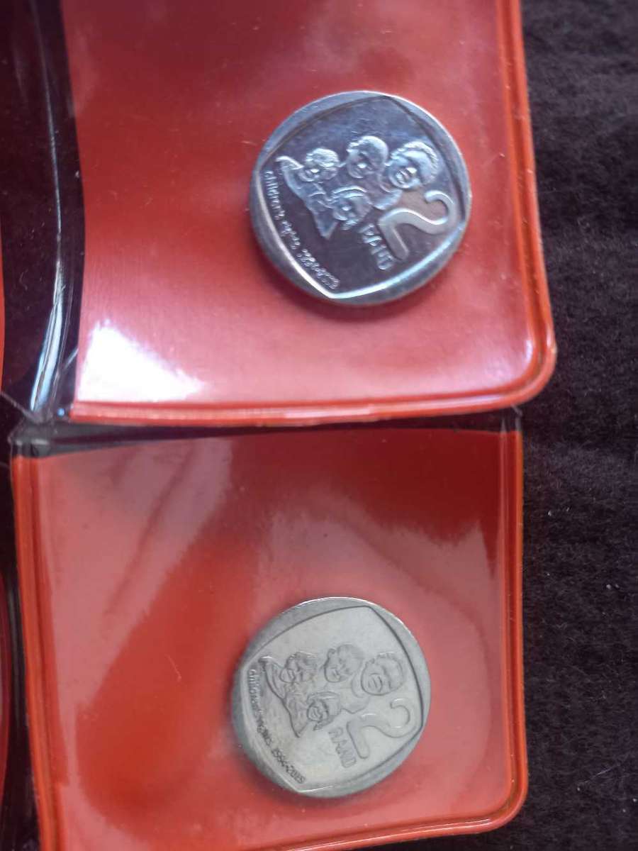 6 x 2019 R2 COINS AS PER PICTURE