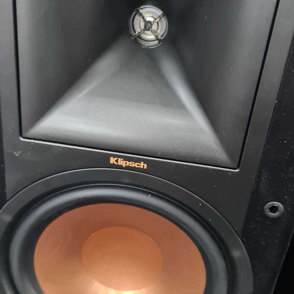 Klipsch R-28F 3.1 speakers. 2 towers, one center and one 10` Subwoofer. Speakers
