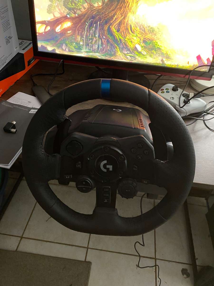 Logitech G923 TRUEFORCE Sim Racing Wheel and Pedals Playstation and PC