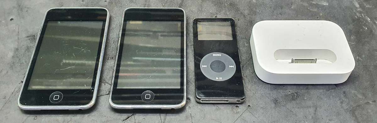 X3 apple iPods and docking station