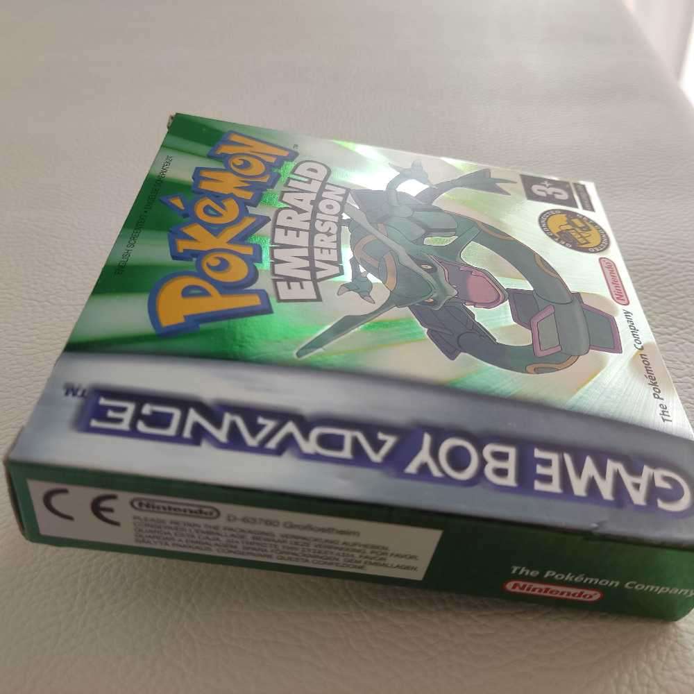Pokémon Emerald Version Nintendo Gameboy Gba