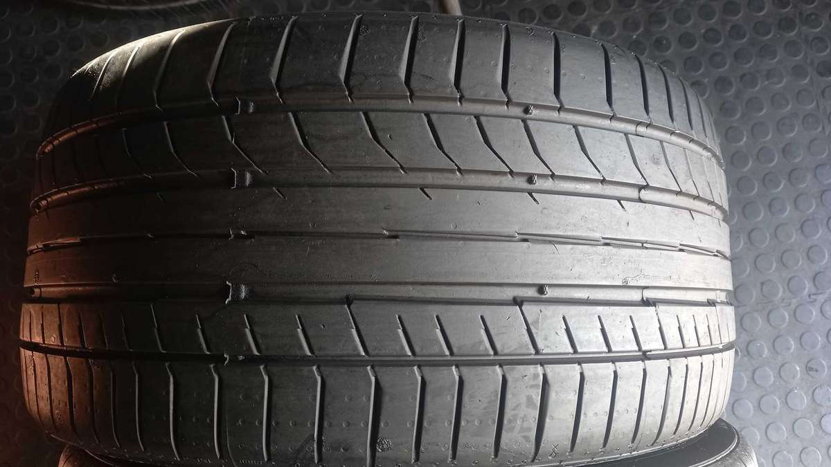 255/30/19 Continental tyres. Not runflats