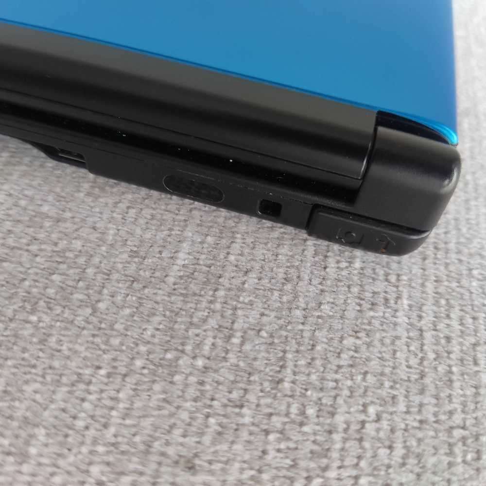 Nintendo 3ds XL console with original charger, stylus and memory card