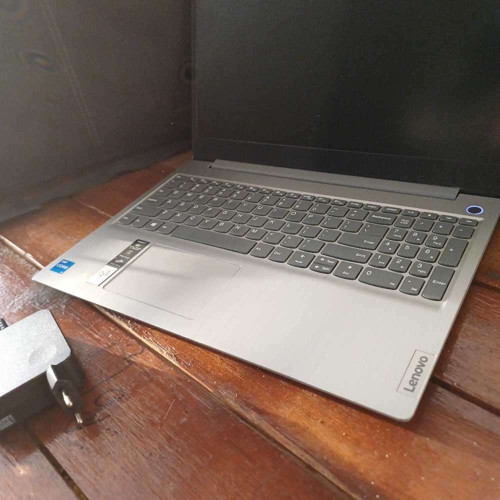 Leno IdeaPad 3 11th gen core i5