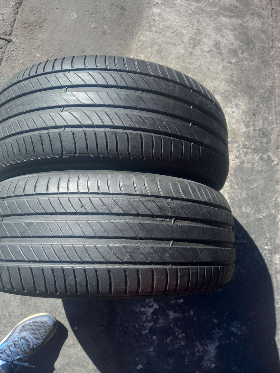 235/55/17 Michelin Primacy 4. 75% life