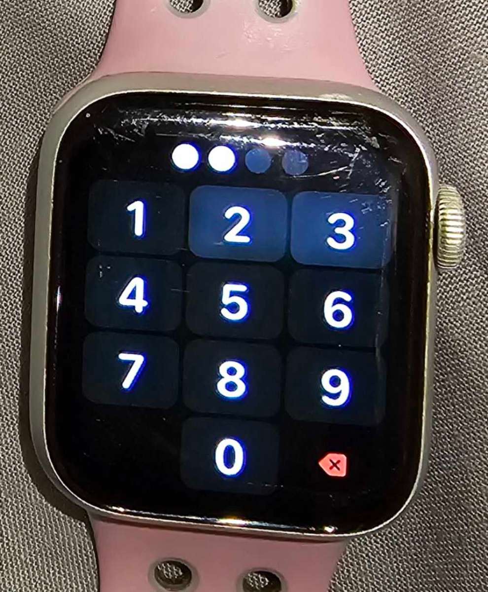 Apple watch 6 40mm 90% battery
