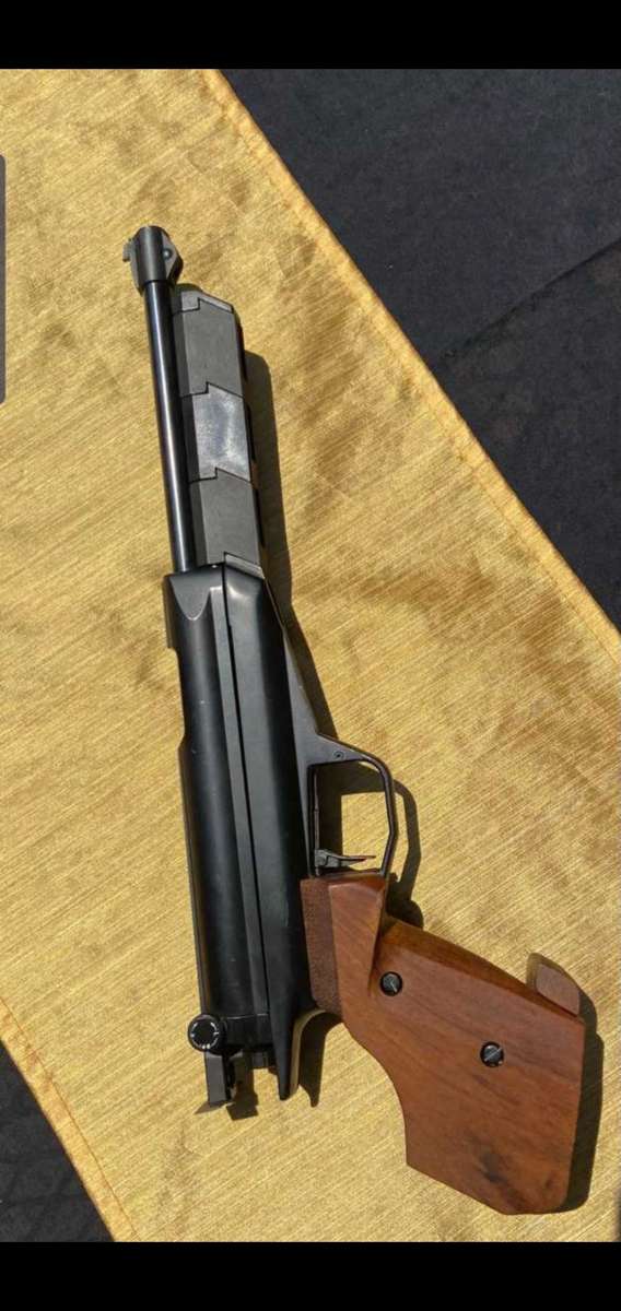 Feinwerkbau Model 80 Olympic air pistol Immaculate condition with case!!!