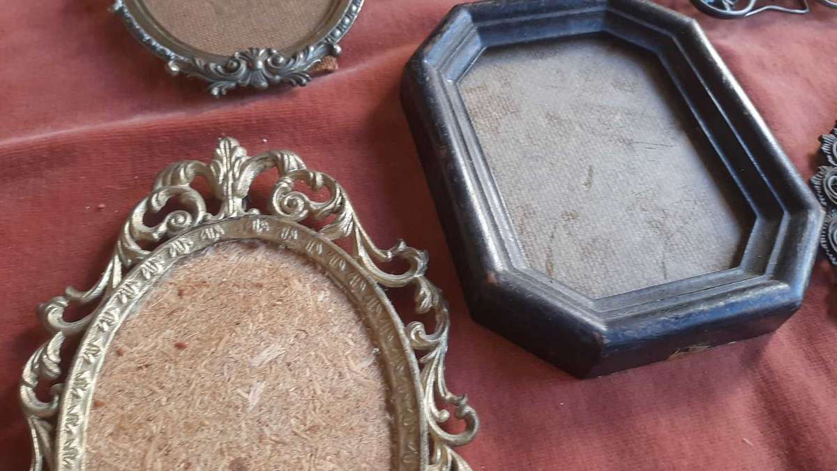 Job lot of small vintage frames