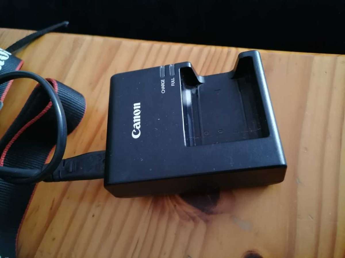 Canon 1200D DSLR bundle with 70-300mm lens and bag