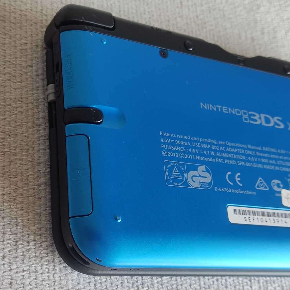 Nintendo 3ds XL console with original charger