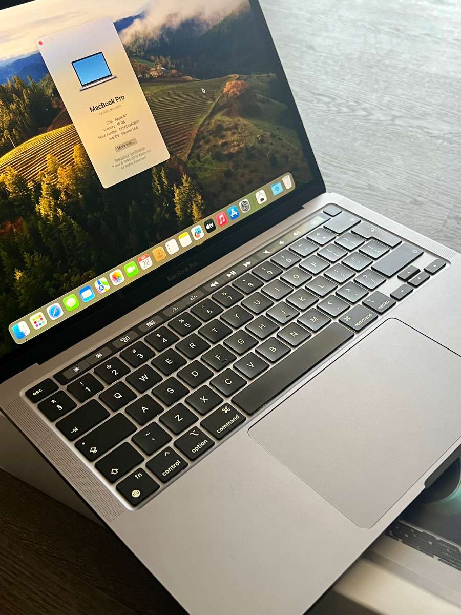 MacBook Pro 13 M1 16GB 256GB Boxed with charger A2338