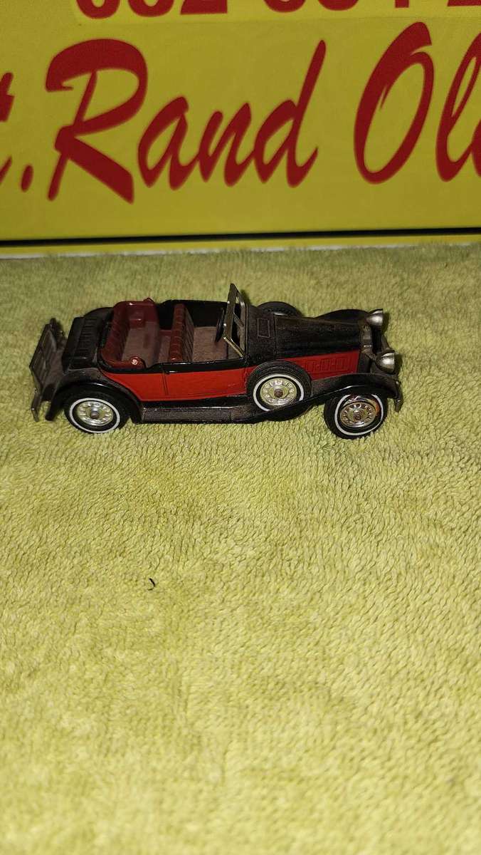 Packard Victoria by Model of Yesteryear