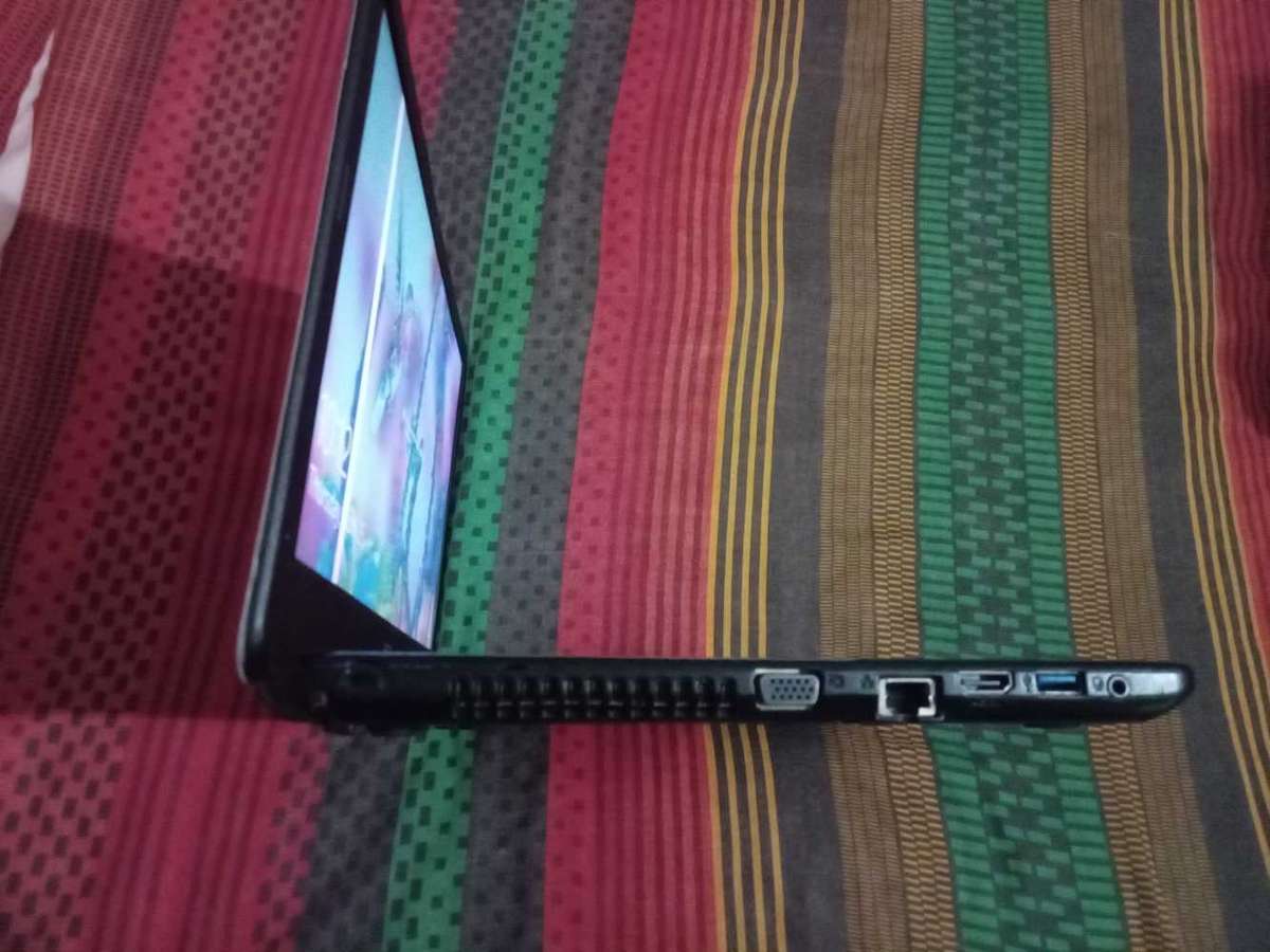 Acer E1-570 Core i3/12 Gig Ram/500 Gig HHD/Intel HD GFX Laptop